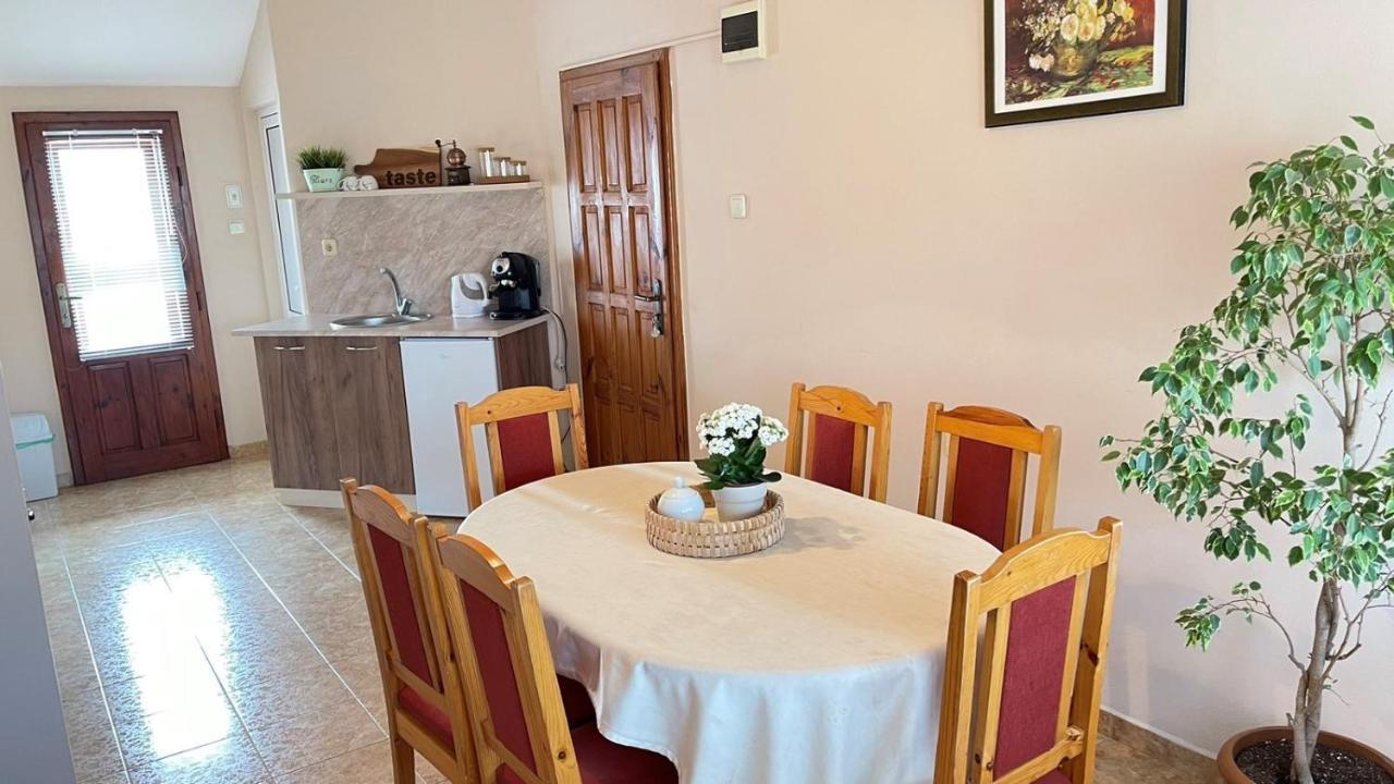 Къща За Гости Загорски Hotell Kalofer Eksteriør bilde